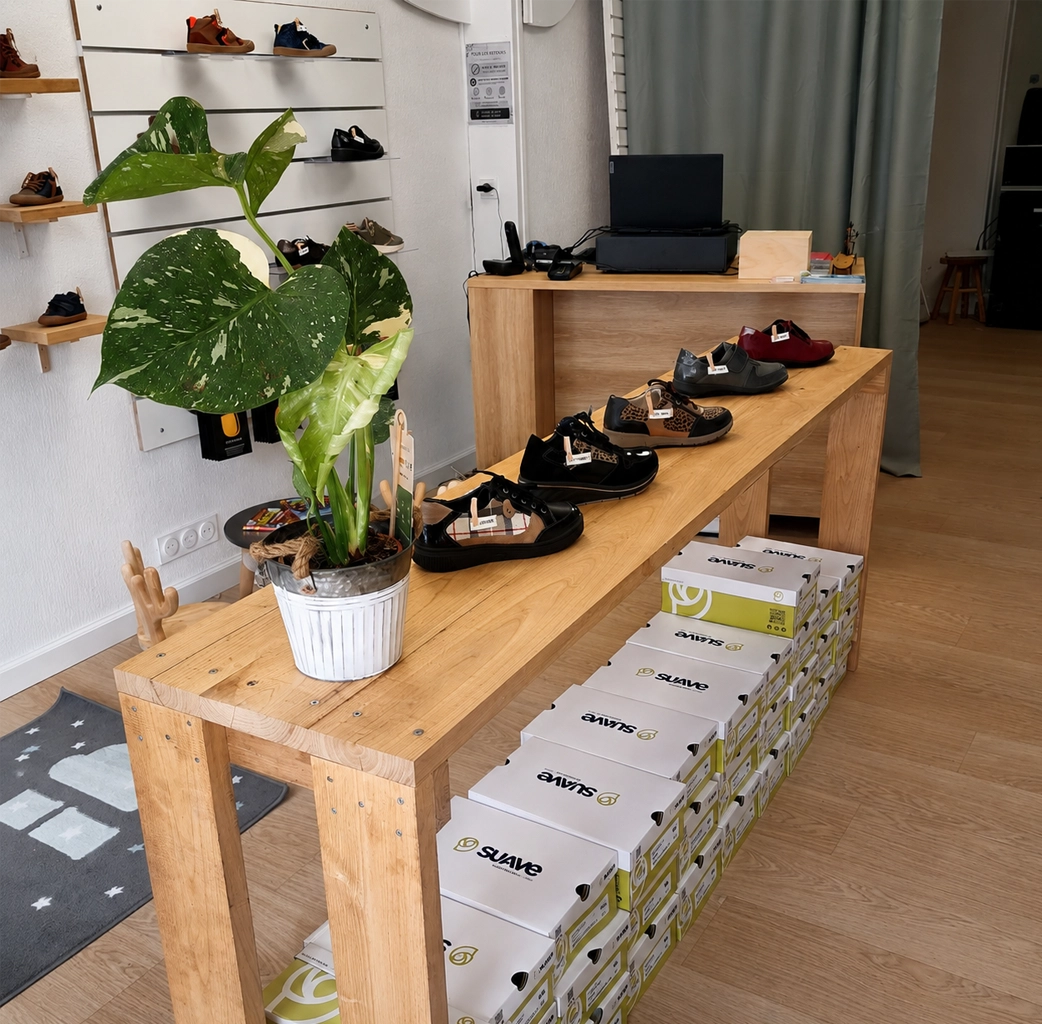 Intérieur de boutique de chaussures à Ruelle-sur-Touvre chez Au Soulier d’Aur